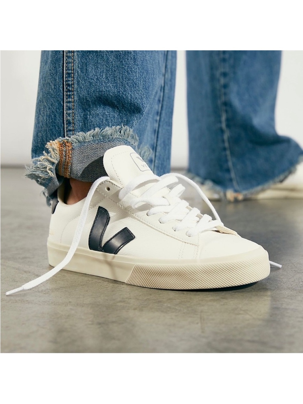 Veja Campo Black & White Sneaker size 10